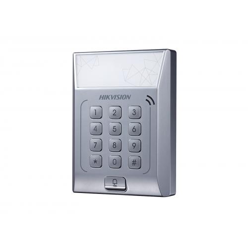 Cititor standalone cu tastatura si card de proximitate Hikvision DS- K1T801E; suporta cartele EM 125Khz; Capacitate 3000 cartele,Autentificare: card sau card si parola; Intrari: buton de iesire x1,contact de usa x 1; Iesiri: sonerie x1, incuietoare electr